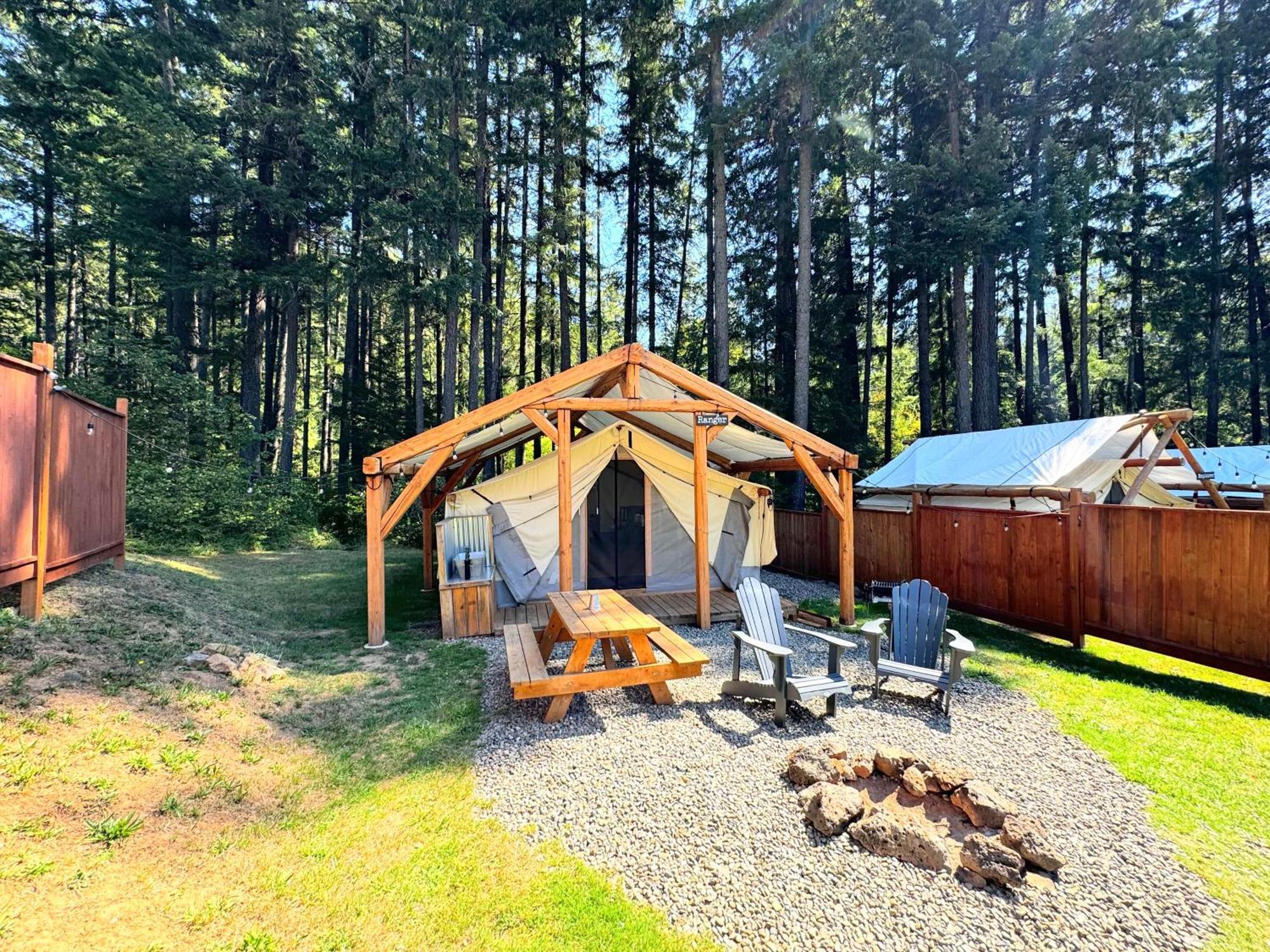 Umpqua'S Last Resort - Wilderness Cabins, Rv Park & Glamping Idleyld Park Exterior foto