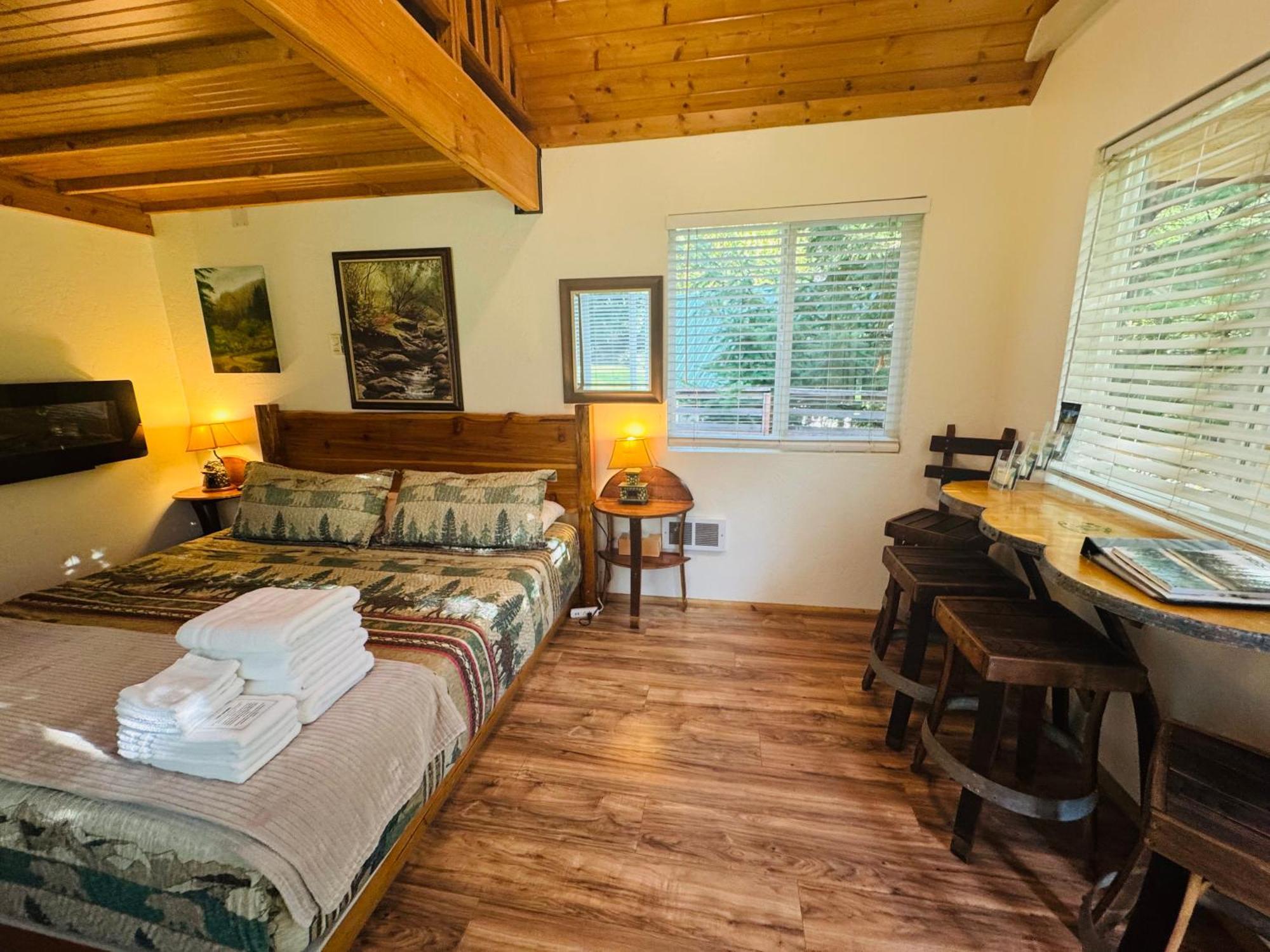Umpqua'S Last Resort - Wilderness Cabins, Rv Park & Glamping Idleyld Park Exterior foto